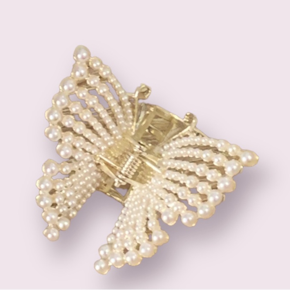 Pearl claw clip